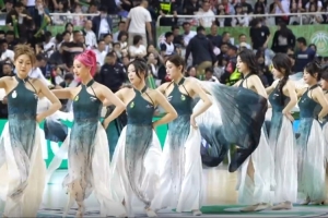 星空体育-下赛季再见媒体人晒同曦主场啦啦队精彩表演