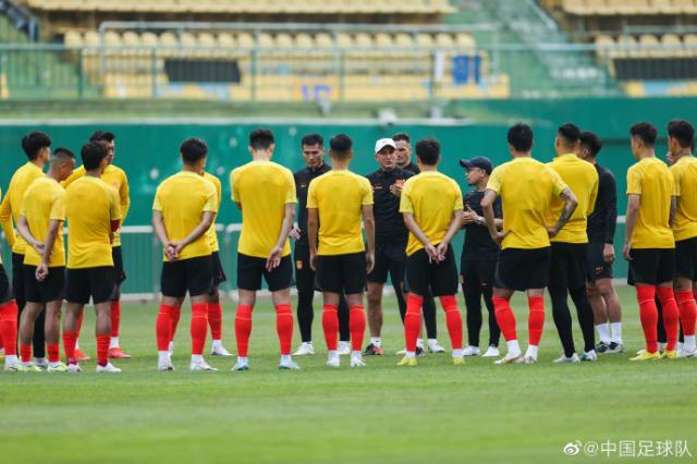 星空体育-国足抵新马上开练保持状态 21日友好会面奥克兰城