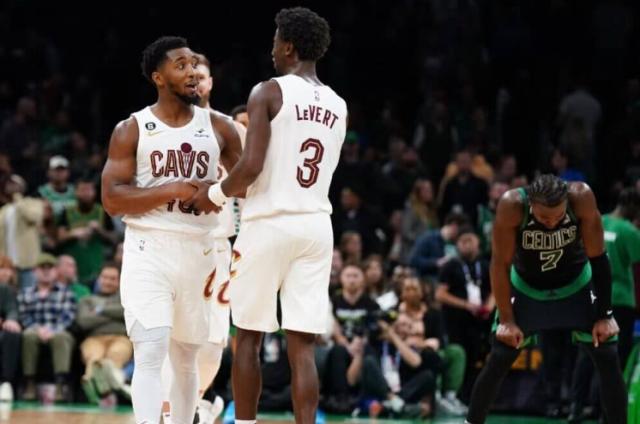 星空体育官网-勒韦尔米切尔合砍82分！绿军防守已成提款机