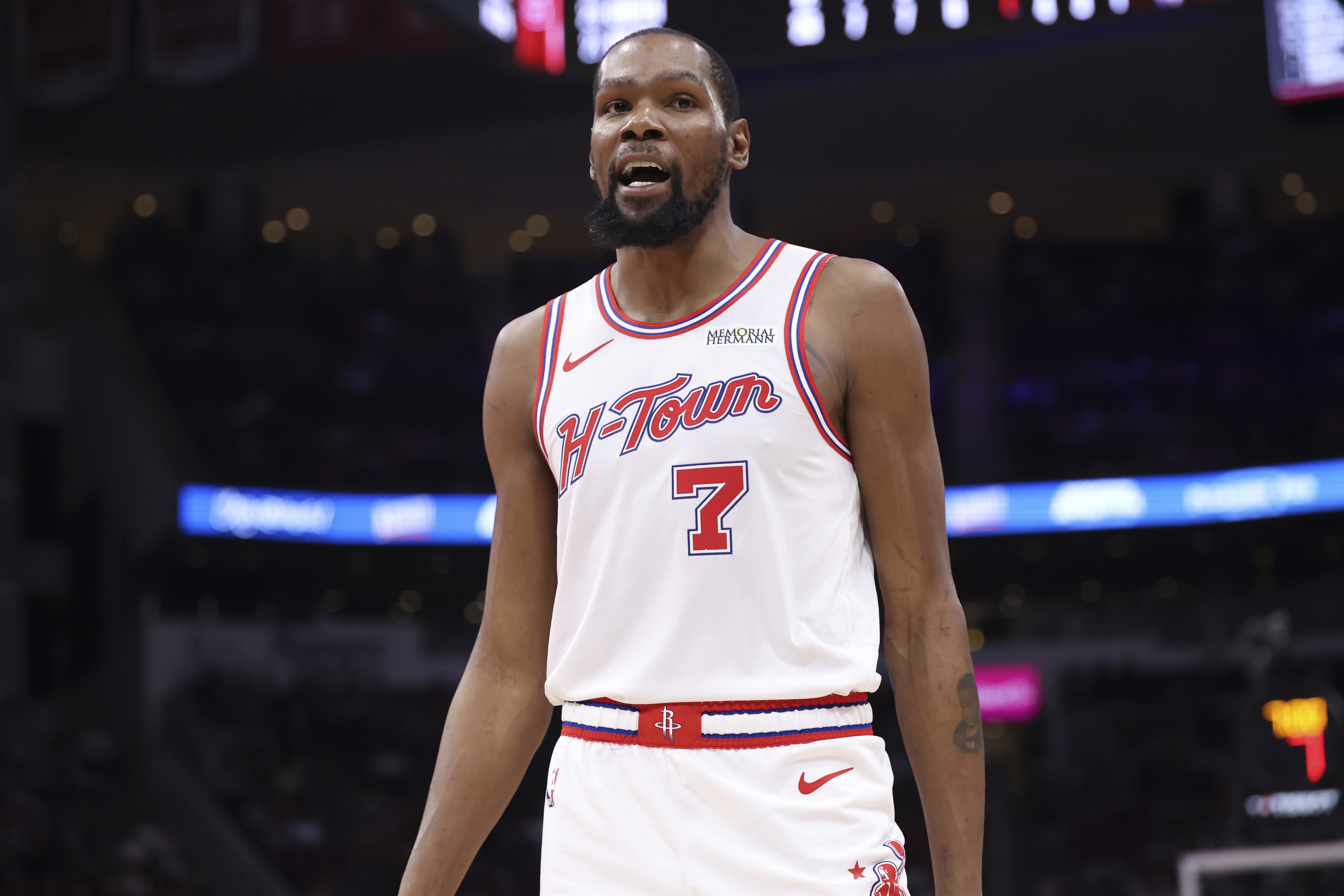 星空体育-KD：我打球时不会去留意狄龙 他搞垃圾话是感觉自己无法融入比赛